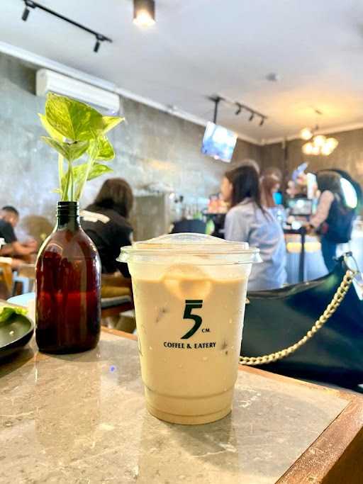 5Cm Coffee & Eatery (Cabang Reformasi) 4