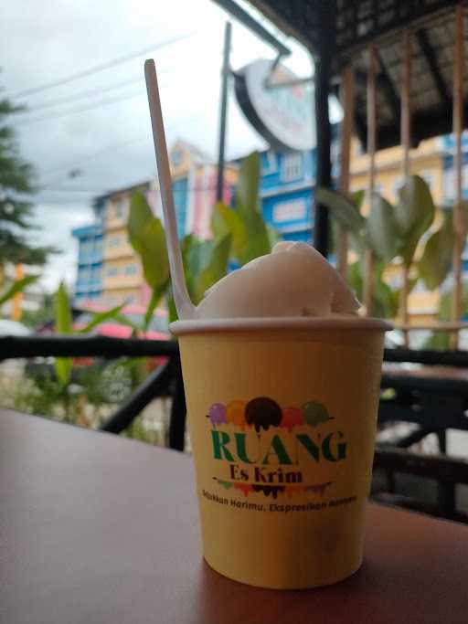 Ruang Es Krim 10