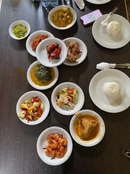 Putri Raya Padang Resto 8