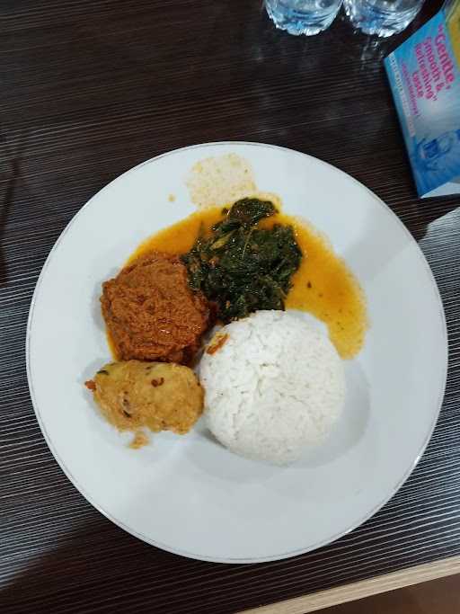 Putri Raya Padang Resto 10