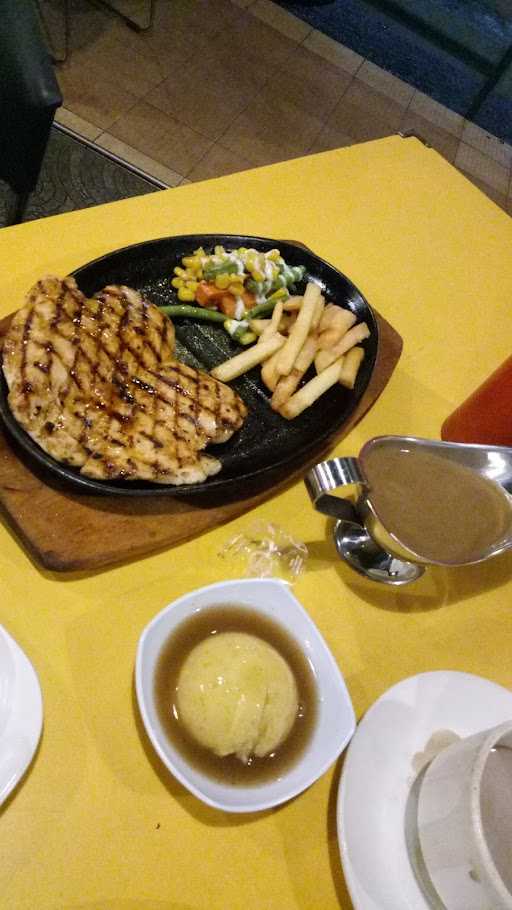 Terrazza Steak House Pontianak 6