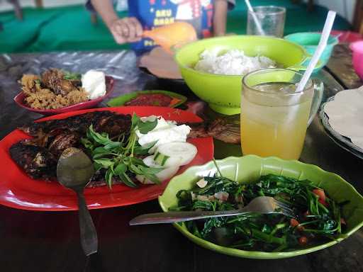 Lesehan Sawah Gusfat 2