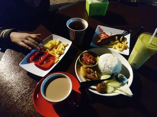 Baik Cafe And Resto 9