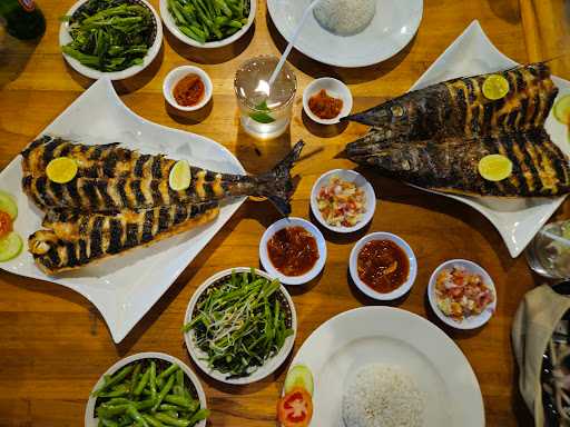 Fish Bones Warung 10