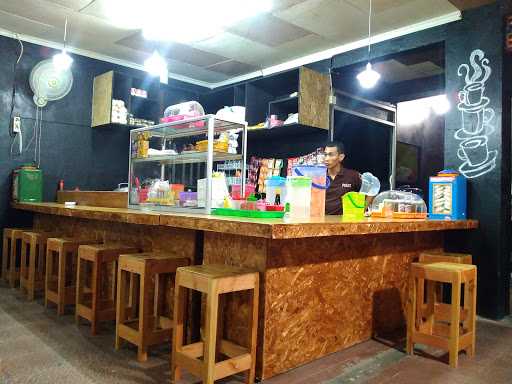 Bagils Cafe N Resto 4