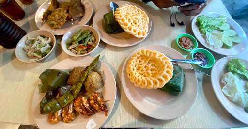 Warung Nasi Ampera 7