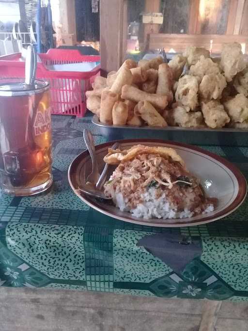 Angkringan Cafe Meong Pak Tobeng 2