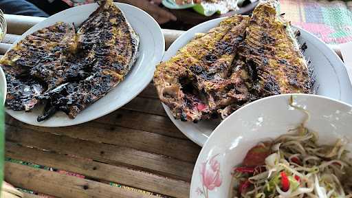 Pondok Dahar Ikan Bakar Merak 1