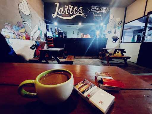 Larre Kitchen & Caffe 6