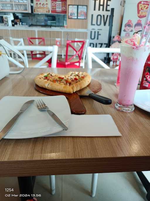 Pizza Hut Purbalingga 9