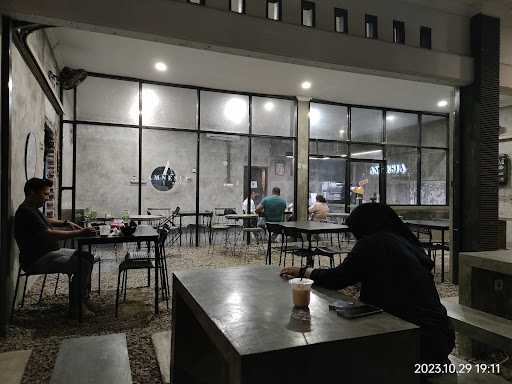 Amnesia Coffee And Eatery 9