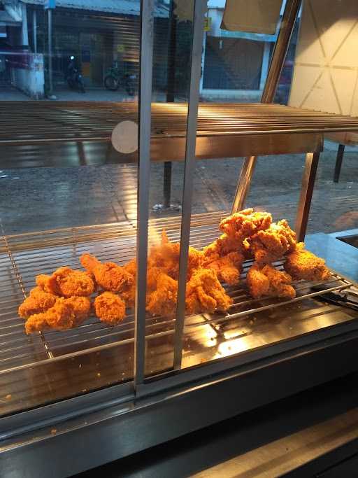 Hisana Fried Chicken Purwadadi 2