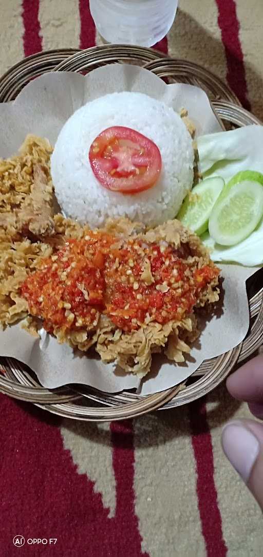 Lesehan Chicken Geprek Sona Rasa 2