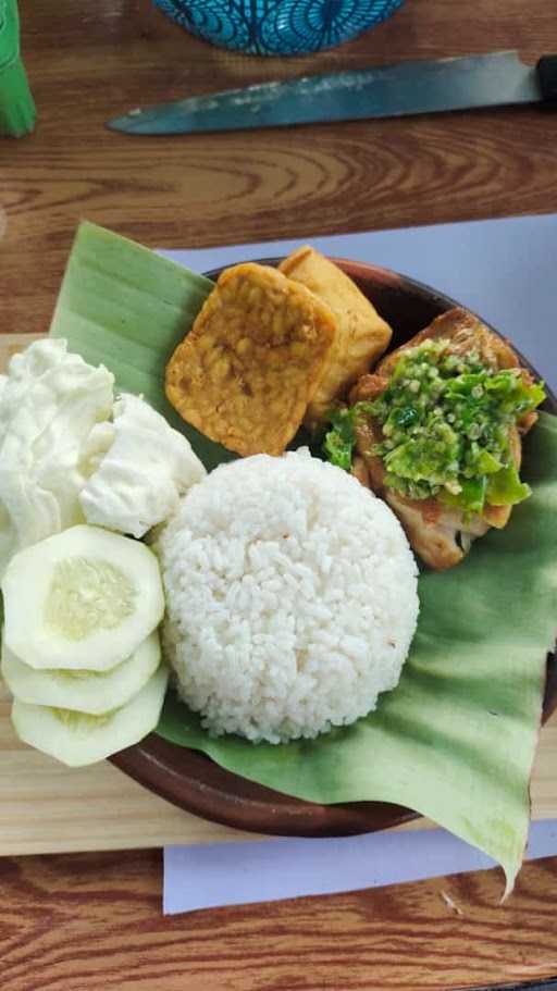 Ayam Penyet Cabe Ijo Yovia 1