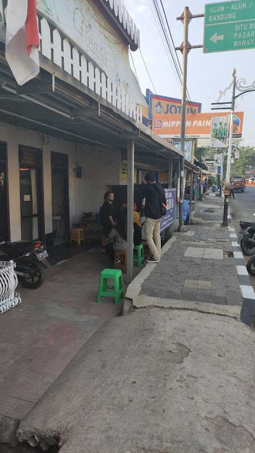 Nasi Uduk Lugina Putra 6