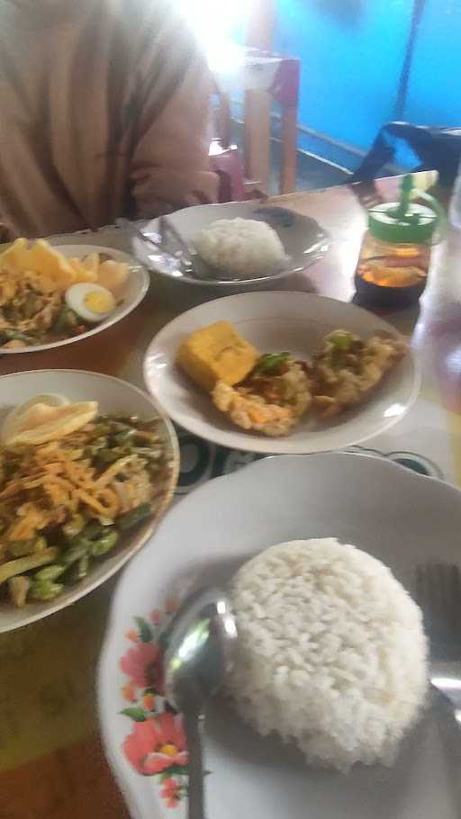 Warung Gado Gado Ibu Tati , Sate Maranggi, Sop, Soto, Es Kelapa 1