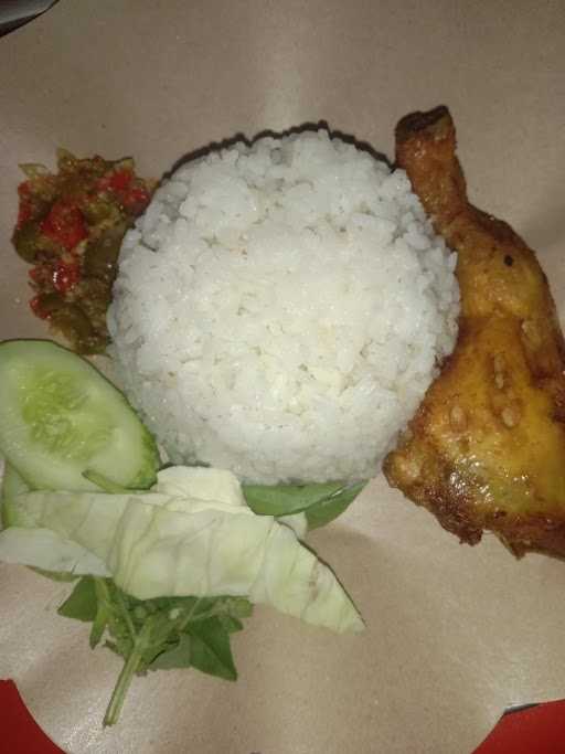 Warung Mama Nova( Pecel Lele, Ayam Goreng) 1