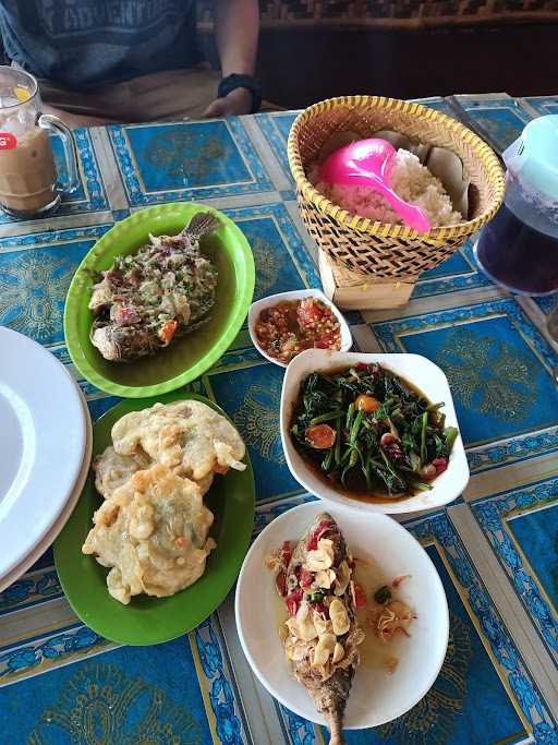 Warung Nasi Saungkuring 9