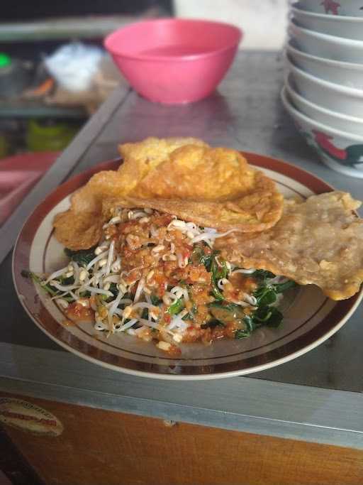 Warung Soto & Pecel Mak Yati 1