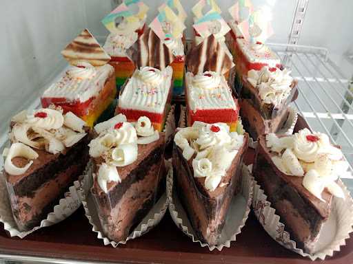 Rizqi Cake And Bakery 7