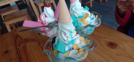 Freezy Ice Cream Cafe 2