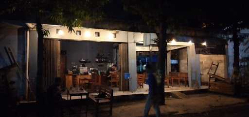 Warung Kopi Sakmadyo 10