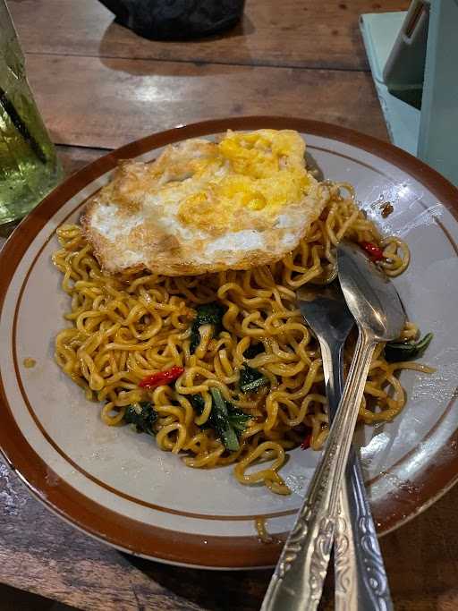 Warung Kopi Sakmadyo 4