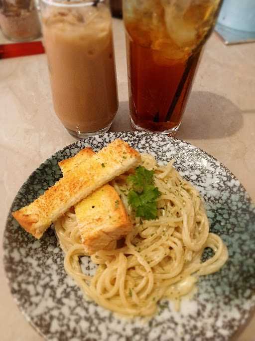 Lovina Caffee & Eatery 1