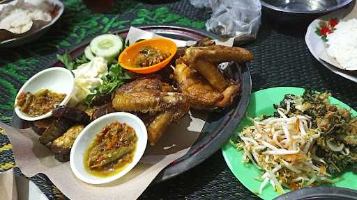 Warung Lesehan Bebek Goreng Khas Kartosuro 3