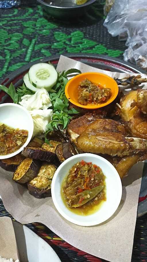 Warung Lesehan Bebek Goreng Khas Kartosuro 9