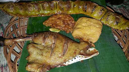 Warung Lesehan Bebek Goreng Khas Kartosuro 10