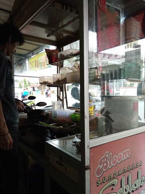 Kedai Bloom Seblak Karangklesem 7