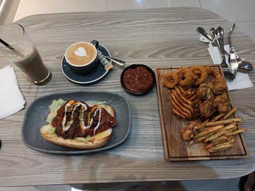 Grey Cte (Coffee, Tea & Eatery) 1