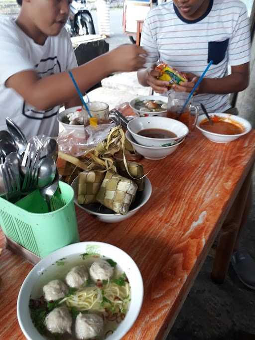 Bakso Bpk. Kenthut 9