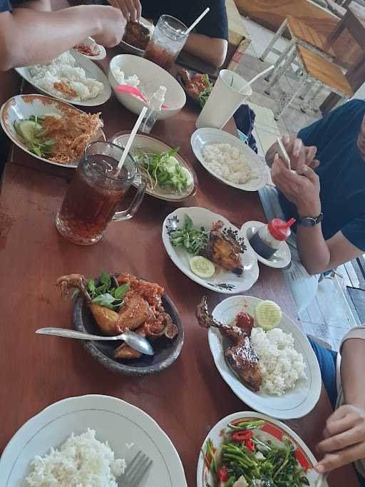 Rumah Makan Kampoeng Padi 1 6