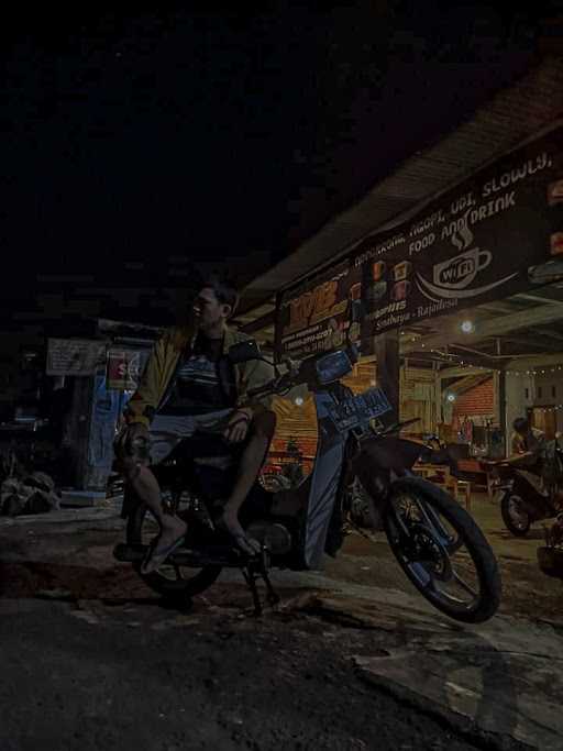 Warung Barli Scooterist 4