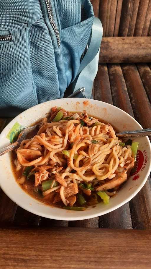 Mie Ayam &Baso Amira 4