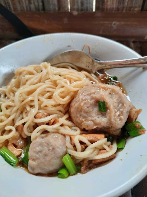 Mie Ayam &Baso Amira 3