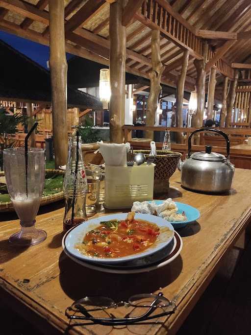 Rumah Makan Saung Jembar Cihaurbeuti 4