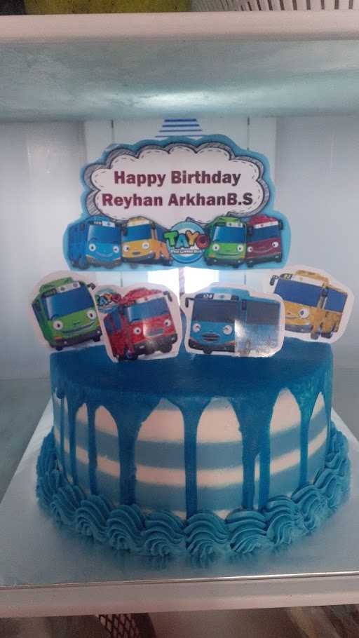Keenan Birthday Cake & Cookies 5