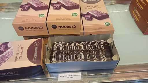 Nooreys Cakes 7