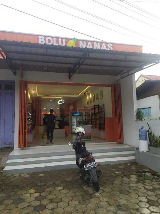 Rotiqu Dan Pusat Oleh Oleh 4