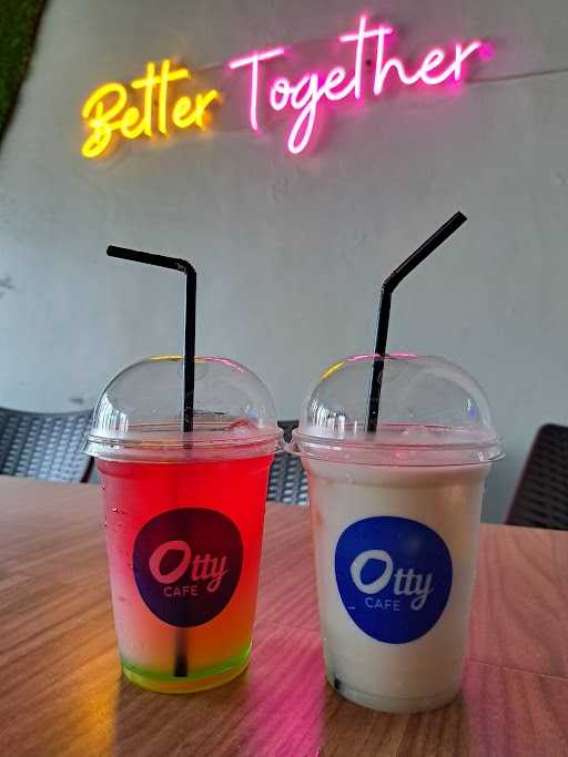 Otty Resto And Cafe 9