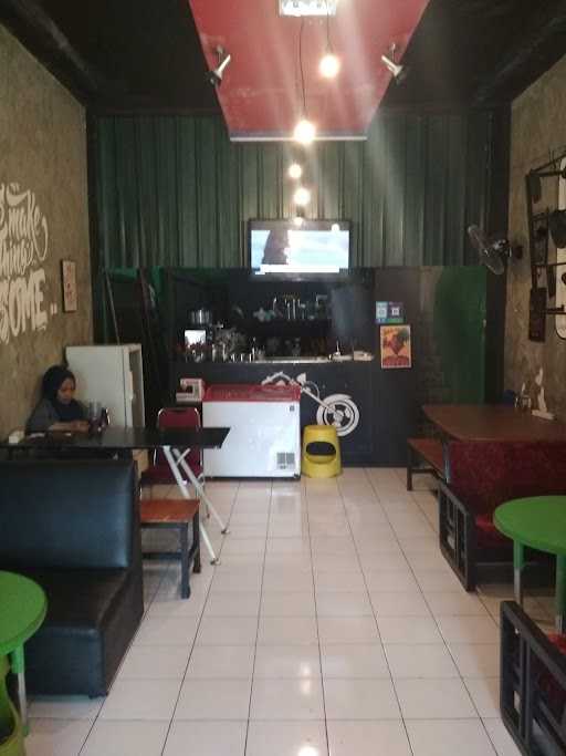 Kedai Kopi Makassar Oval Kids Distro 9