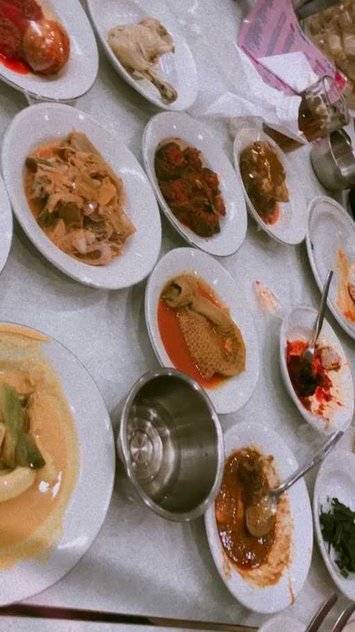 Restoran Sederhana Masakan Padang 9