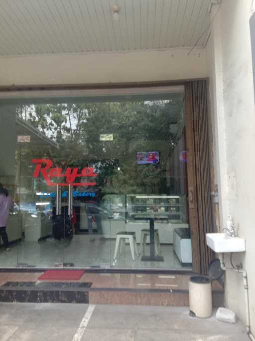 Raya Cake & Bakery 6