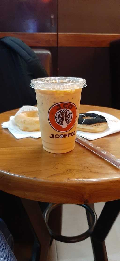 J.Co Donuts & Coffee 2