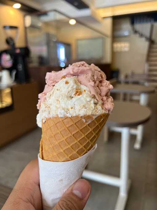 Voila Gelato & Tjangkir Kopi 8