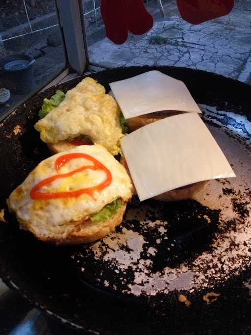 Asep Astyno Burger Ajibarang 10