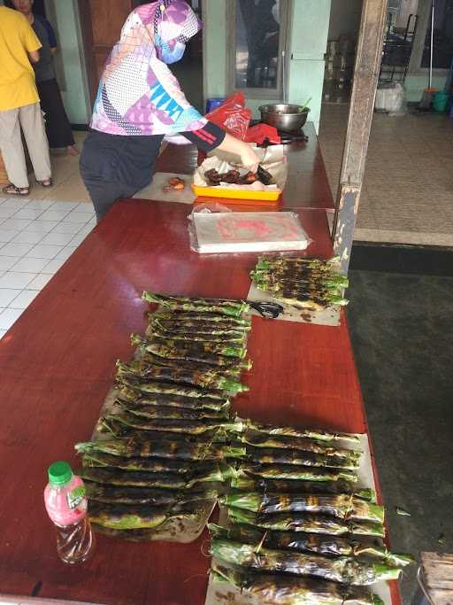 Ayam Bakar Mpok Mar Pusat 5